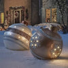 Laden und spielen Sie das Video im Galerie-Viewer ab, XmasGlow - Die leuchtende XXL-Weihnachtskugel zum dekorieren
